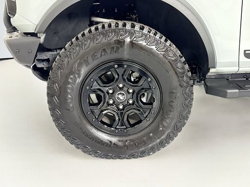 Used 2021 Ford Bronco First Edition AWD/4WD image 28
