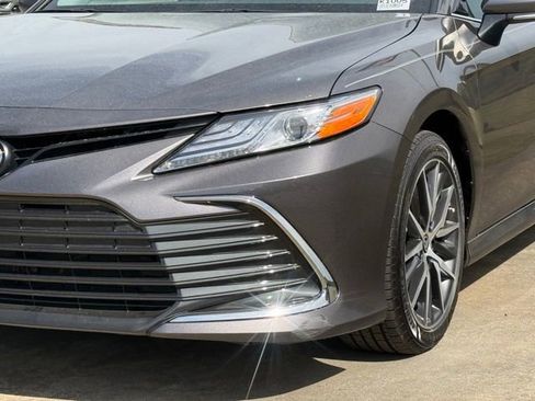 Used 2022 Toyota Camry XLE image 11