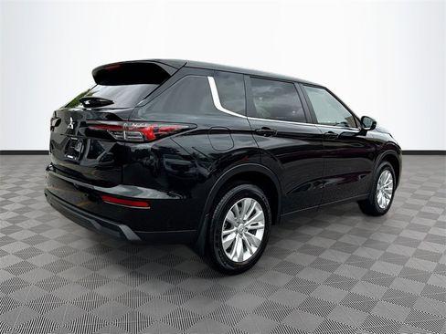 New 2025 Mitsubishi Outlander ES image 5