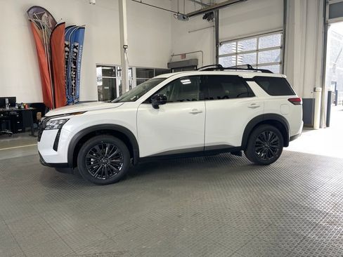 New 2026 Nissan Pathfinder SL image 5