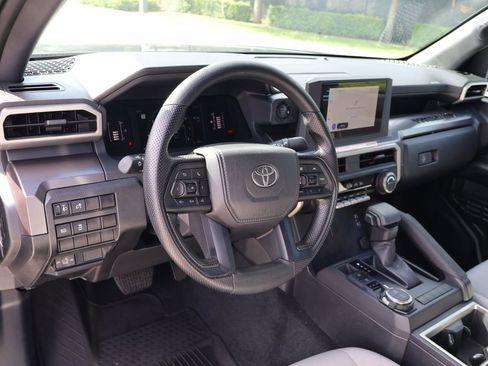 Used 2025 Toyota Tacoma SR5 AWD/4WD image 15
