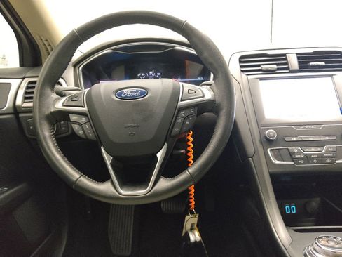 Used 2020 Ford Fusion SE w/ Equipment Group 151A FWD image 22