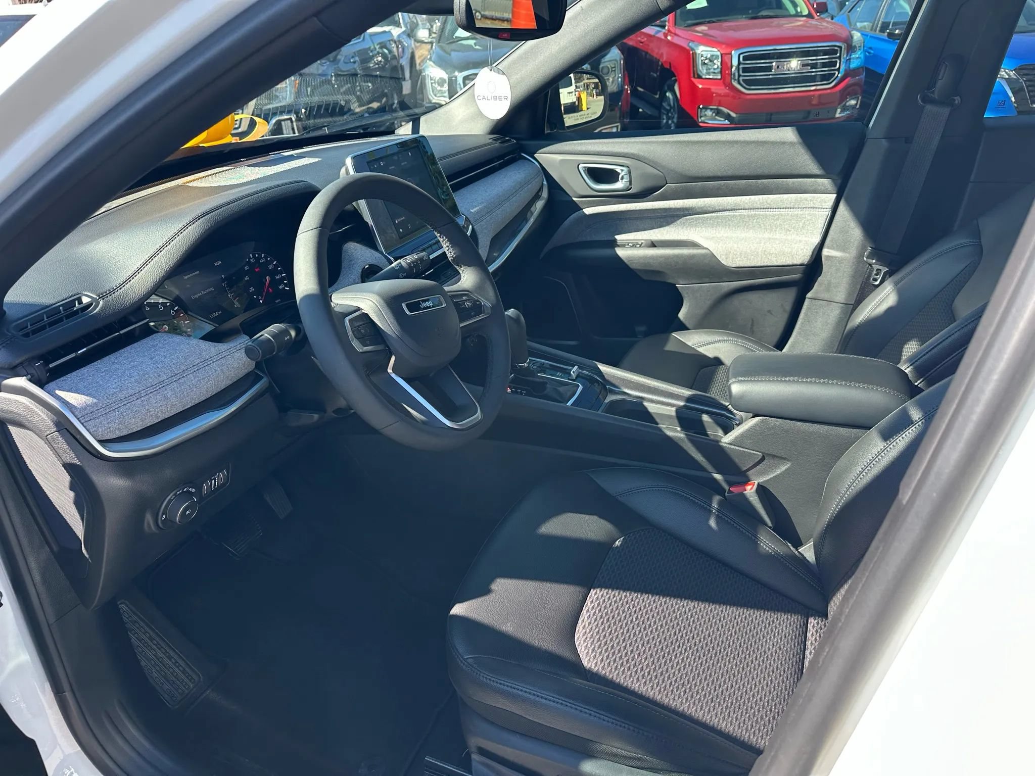 Used 2025 Jeep Compass Latitude AWD/4WD image 20