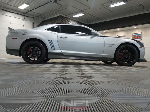 Used 2010 Chevrolet Camaro SS w/ LPO, Ground Effects Package RWD image 17