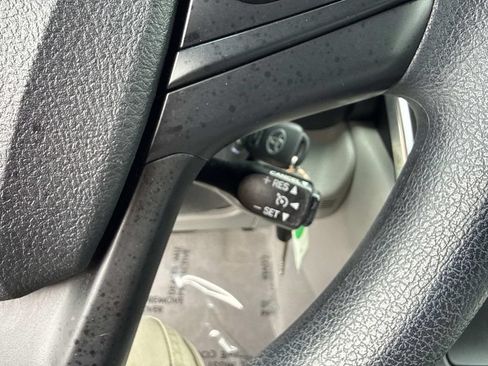 Used 2015 Toyota Camry LE FWD image 32