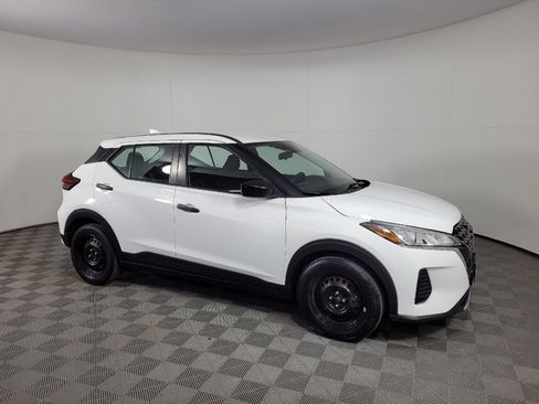 Used 2021 Nissan Kicks S FWD image 11