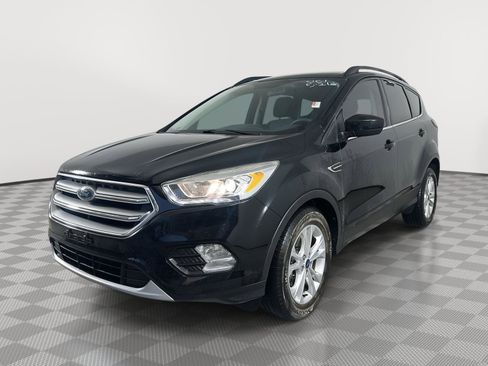 Used 2017 Ford Escape SE w/ Equipment Group 201A FWD image 3