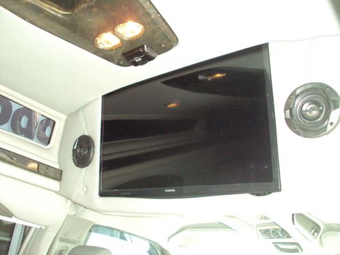 Used 2017 Chevrolet Express 2500 RWD image 21