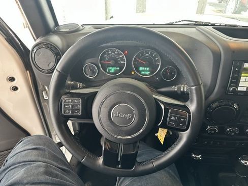 Used 2015 Jeep Wrangler Unlimited Sahara image 12