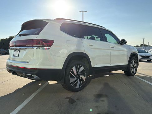 Used 2024 Volkswagen Atlas SE FWD image 6