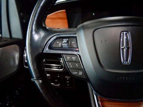 Used 2019 Lincoln Navigator L Reserve w/ Cargo Package AWD/4WD image 33