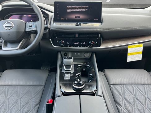 New 2026 Nissan Rogue Platinum AWD/4WD image 4