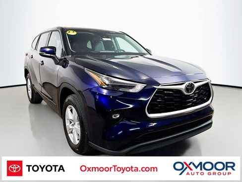 Used 2023 Toyota Highlander LE FWD image 1