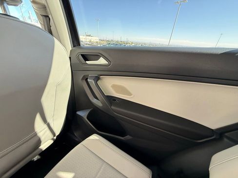 Certified 2021 Volkswagen Tiguan SEL w/ 3-Row Tiguan MDO Package FWD image 24