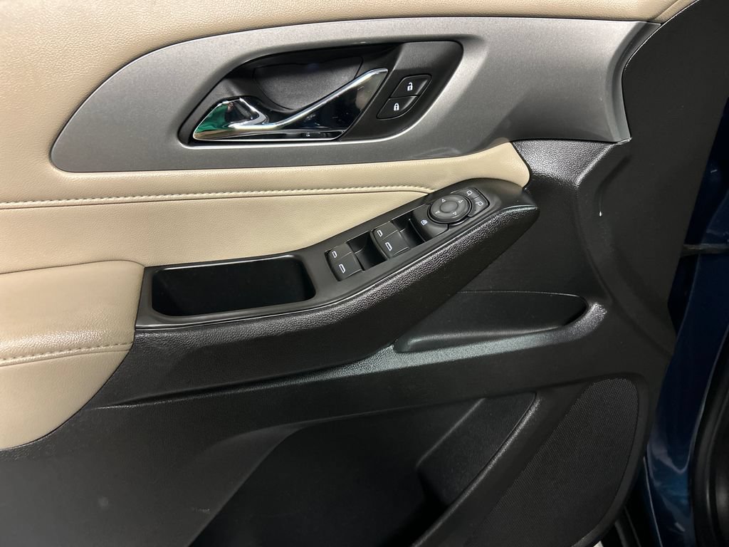 Used 2023 Chevrolet Traverse LS FWD image 13