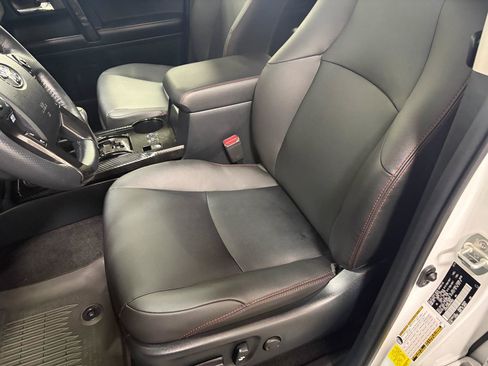 Used 2024 Toyota 4Runner TRD Off-Road Premium w/ Moonroof Package AWD/4WD image 28