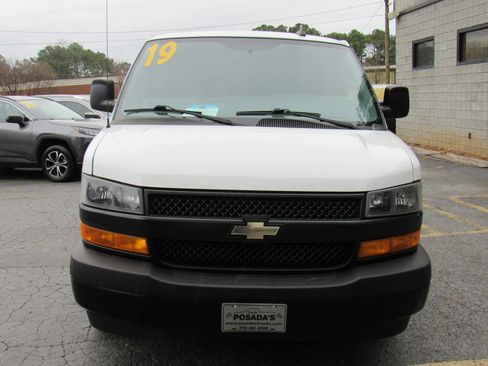 Used 2019 Chevrolet Express 2500 RWD image 15
