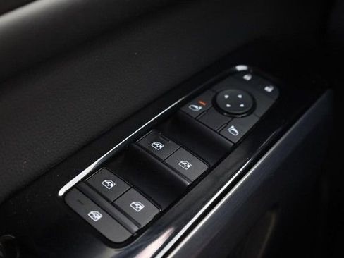 Certified 2025 Nissan Pathfinder SL FWD image 17
