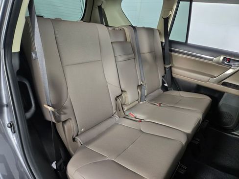 Used 2021 Lexus GX 460 Premium image 17