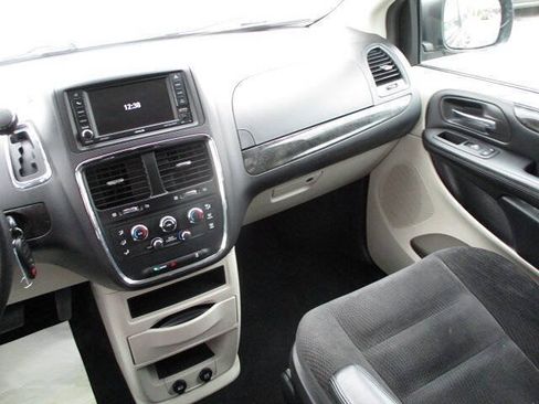 Used 2018 Dodge Grand Caravan SE w/ UConnect Hands-Free Group FWD image 14