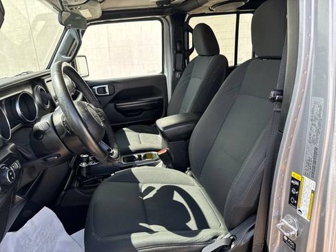 Used 2021 Jeep Gladiator Sport AWD/4WD image 9