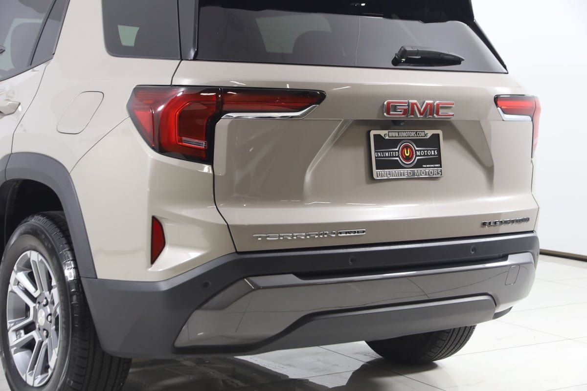 Used 2025 GMC Terrain Elevation w/ Technology Package II AWD/4WD image 23