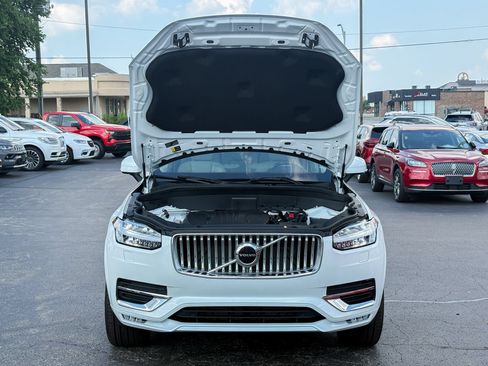 Used 2025 Volvo XC90 B5 Core AWD/4WD image 40