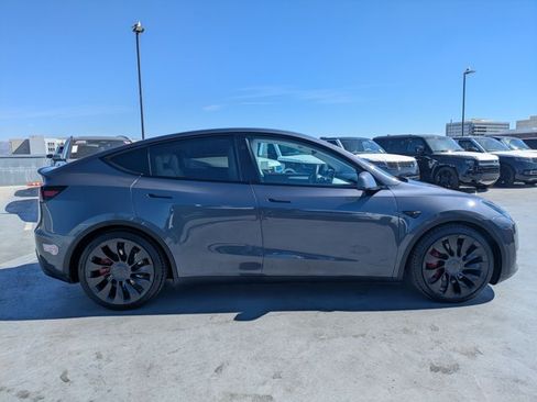 Used 2023 Tesla Model Y Performance AWD/4WD image 4