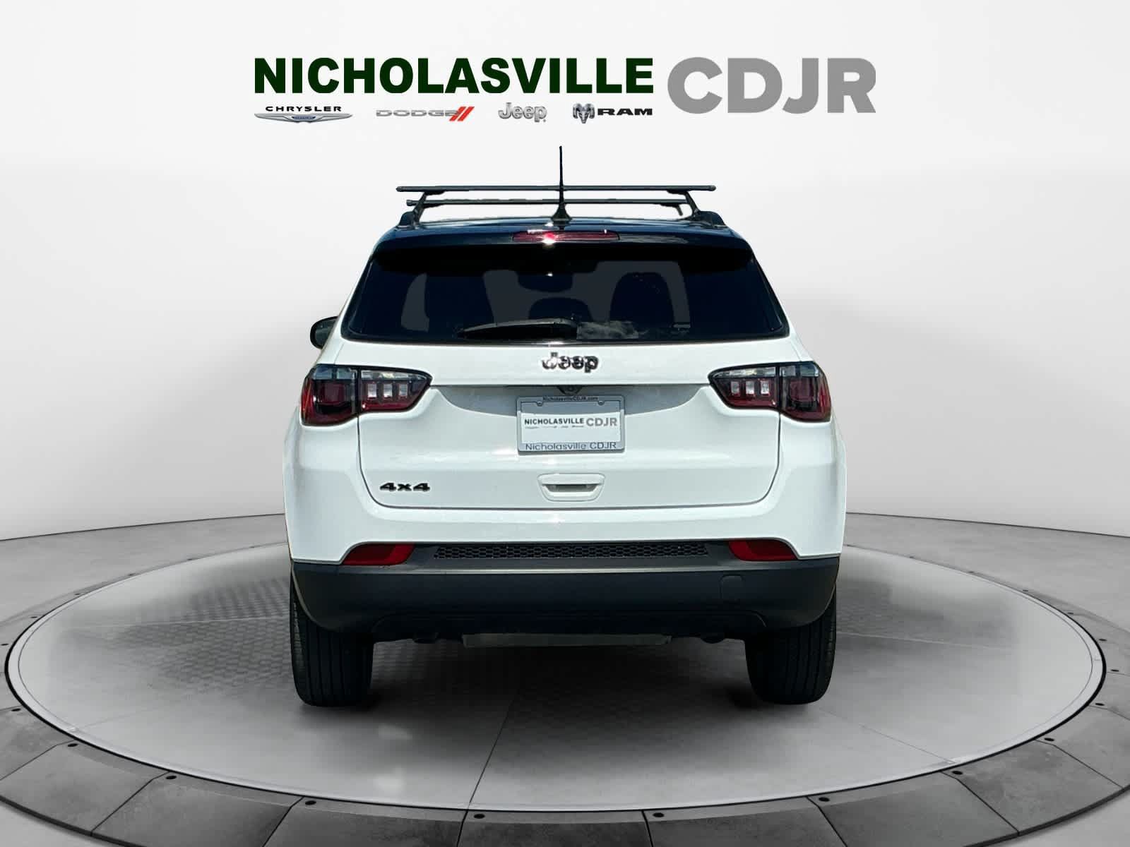 Used 2023 Jeep Compass Latitude AWD/4WD image 4