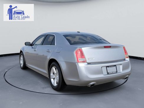 Used 2014 Chrysler 300 image 6