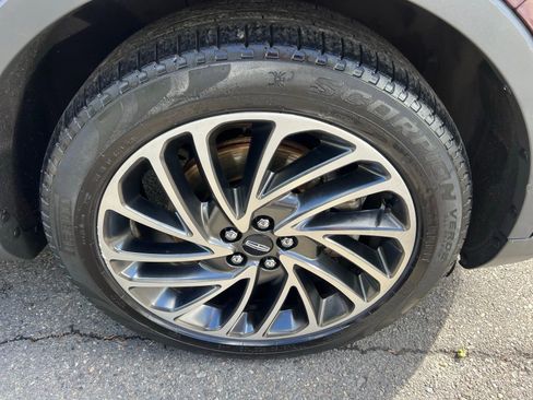 Used 2019 Lincoln Nautilus Reserve AWD/4WD image 12