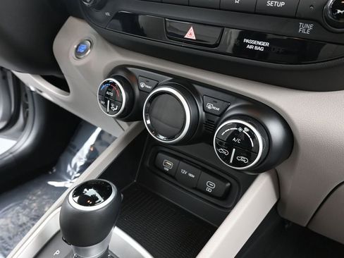 Certified 2025 Hyundai Venue SEL FWD image 22