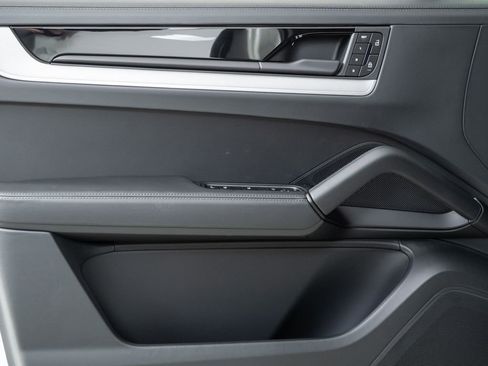 New 2026 Porsche Cayenne Coupe AWD/4WD image 6