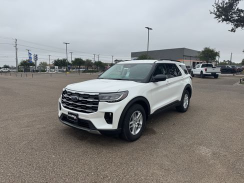 New 2026 Ford Explorer Active w/ Active Comfort Package RWD image 2