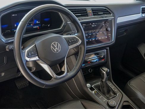 Used 2022 Volkswagen Tiguan SE image 9