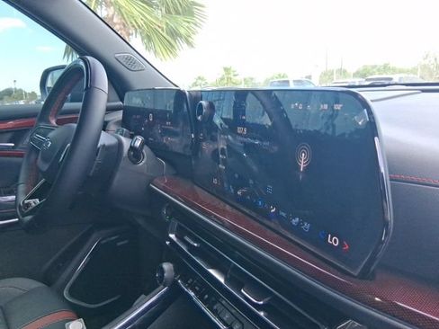 Used 2025 Chevrolet Traverse RS w/ LPO, Floor Liner Package FWD image 11