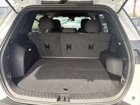 Used 2025 Chevrolet Equinox LT image 32