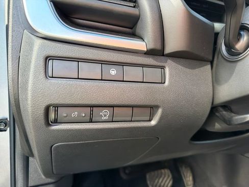 Used 2023 Nissan Rogue SV AWD/4WD image 18