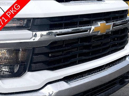 Used 2025 Chevrolet Silverado 2500 LT AWD/4WD image 30