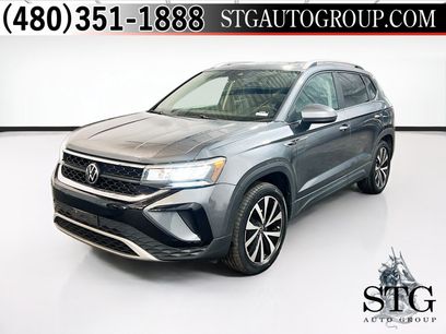 Used 2023 Volkswagen Taos SE w/ Panoramic Sunroof Package