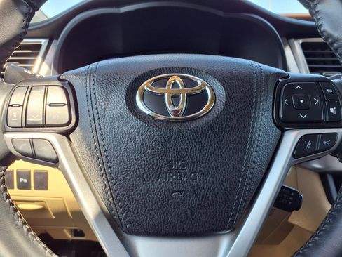 Used 2019 Toyota Highlander Limited image 18