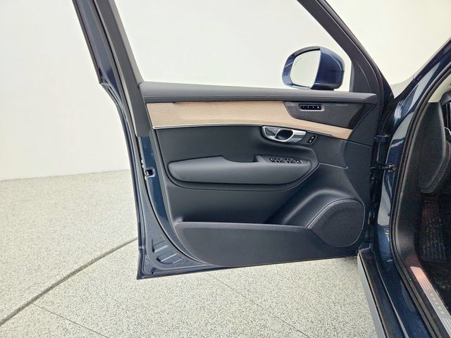 New 2026 Volvo XC90 B6 Plus w/ Protection Package AWD/4WD image 23