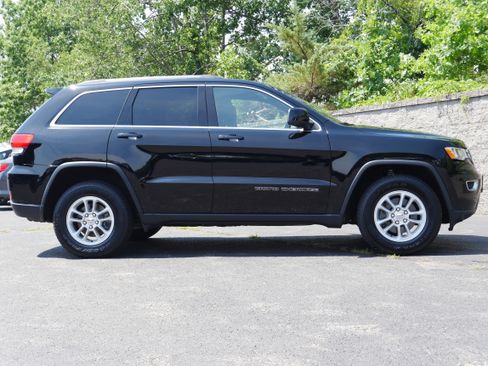 Used 2019 Jeep Grand Cherokee Laredo AWD/4WD image 8