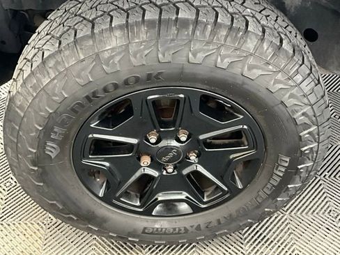 Used 2017 Jeep Wrangler Unlimited Sport AWD/4WD image 25