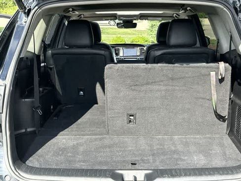 Used 2019 Toyota Highlander XLE AWD/4WD image 26