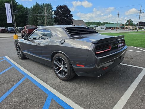 Used 2018 Dodge Challenger R/T Scat Pack RWD image 6