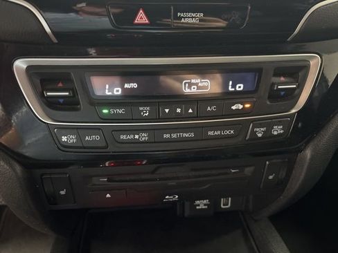Used 2021 Honda Pilot Touring image 16