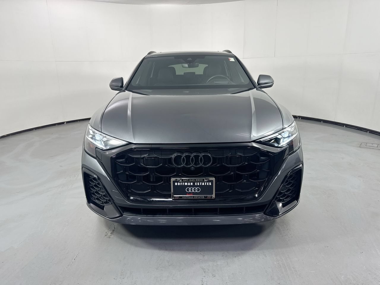 Used 2024 Audi Q8 Prestige w/ Prestige Package AWD/4WD image 3