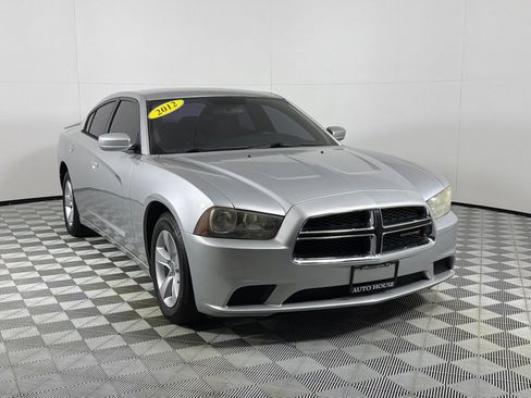 Used 2012 Dodge Charger SE RWD image 3