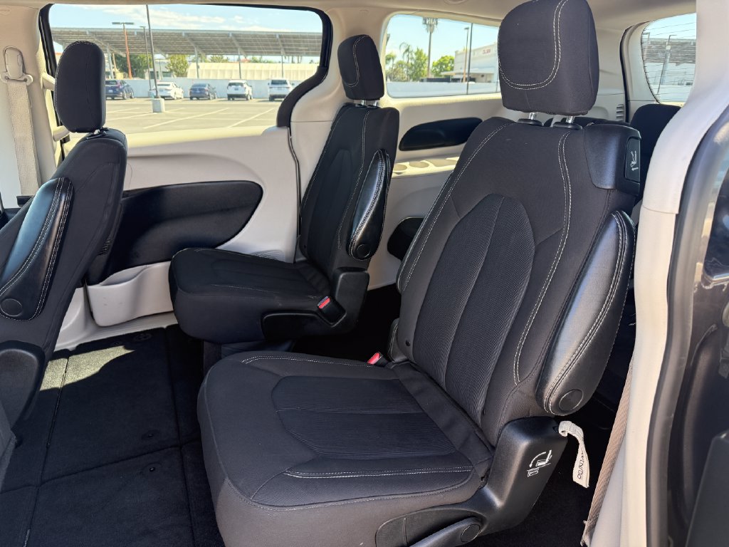 Used 2023 Chrysler Voyager LX FWD image 12